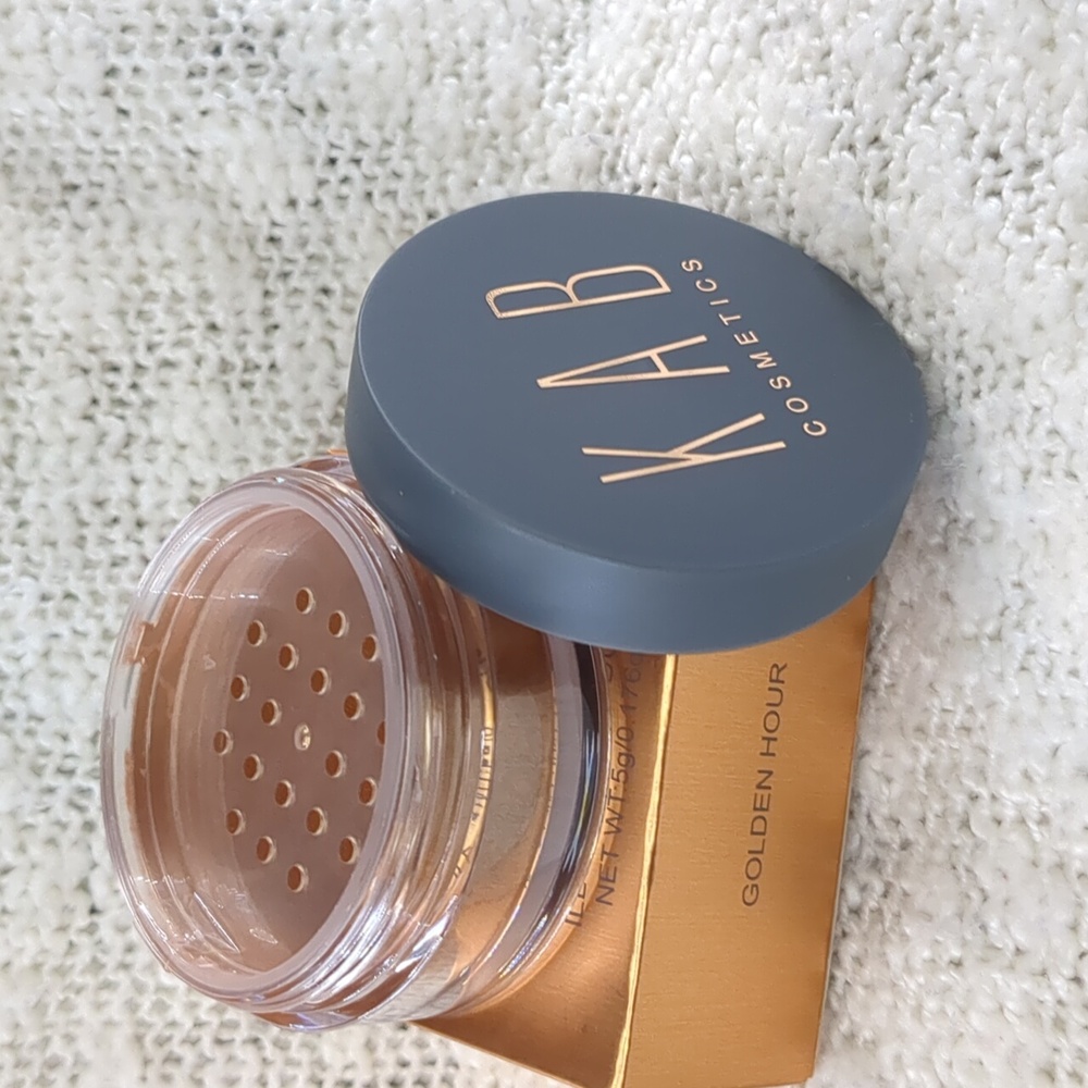 KAB Cosmetics Illuminating Dust in GOLDEN HOUR, 5g/0.176oz - Picture 7 of 14